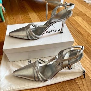 Manolo Blahnik Silver T-strap heels 39.5 slingback sandals metallic leather
